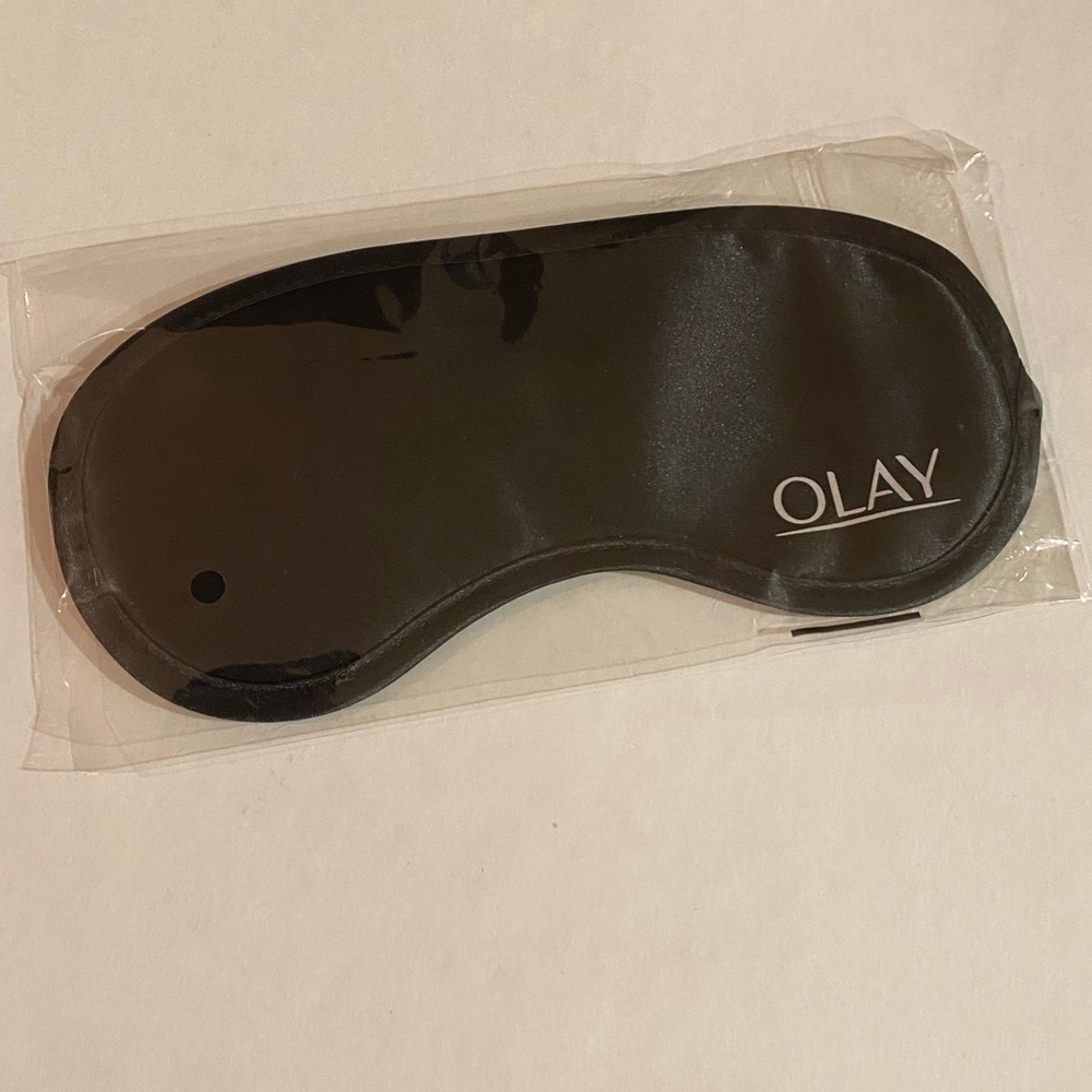Black Oil of Olay Eye Mask